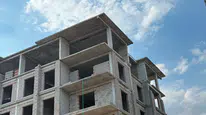İnşaatta başına beton blok parçası düşen işçi hayatını kaybetti