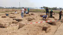 Aigeai Antik Kenti'nde 10 mezar gün yüzüne çıkarıldı