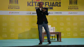 Usta gazeteci Hakan Çelik, Kitap Fuarı’nda gençlere seslendi