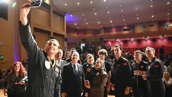 SOLOTÜRK pilotları Antalya'da öğrencilerle buluştu