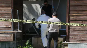 Antalya'da reklam panosunun ayağında erkek cesedi bulundu