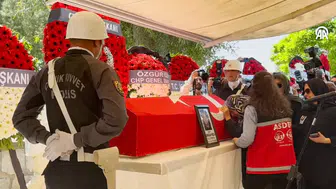 Trafik kazasında şehit olan polis memuru son yolculuğuna uğurlandı