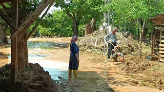 Adana'da 1 kişinin hayatını kaybettiği selden etkilenen alanlar temizleniyor
