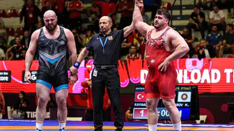 13. kez Avrupa şampiyonu olan Rıza Kayaalp,  rekor kırdı