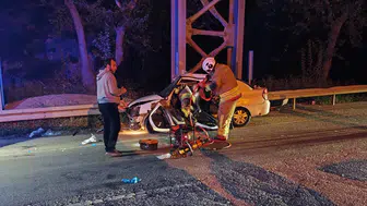 İki otomobilin çarpışması sonucu 2'si ağır 7 kişi yaralandı