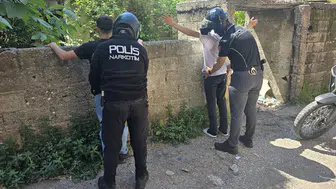 Polis ekiplerinden metruk binalarda uyuşturucu denetimi