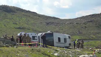 Midibüsün devrilmesi sonucu 1 kişi öldü, 11 kişi yaralandı