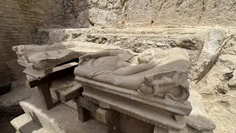 Olympos'ta anıtsal mezar ve içerisinde aristokrat bir kadına ait lahit bulundu