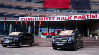 CHP'de iki lüks minibüs satışa çıkarıldı