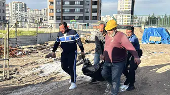 Kayseri'de inşaatta üzerine mermer düşen işçi öldü