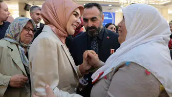 Bakan Göktaş, kahramanların anne ve eşleriyle buluştu