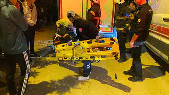 Motosikletiyle otomobile çarpıp kamyonetin altına sıkışan sürücü öldü