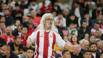 Tribünlerin Gandalf Dedesi ömrünü kırmızı ve beyaz renklere adadı