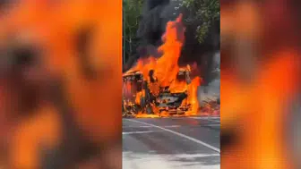 Seyir halindeki İETT otobüsü yandı