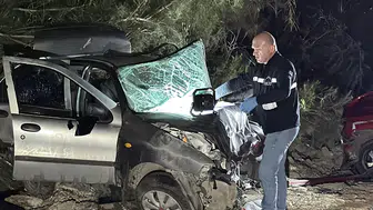 İki otomobilin çarpıştığı kazada 2 kişi yaşamını yitirdi