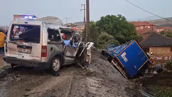 3 aracın karıştığı kazada 2 kişi hayatını kaybetti