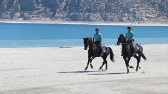 Salda Gölü'nde atlı jandarma ekibi göreve başladı