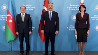 Dışişleri Bakanı Fidan, mevkidaşları Botchorishvili ve Bayramov ile bir araya geldi