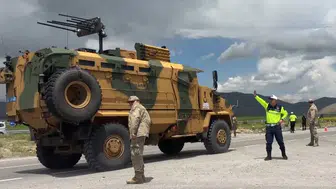 Pikap ile hafif ticari araç çarpıştı! 4 kişi öldü, 2 kişi yaralandı