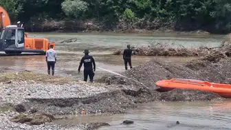 Çaya düşen gençten 13 gündür haber yok