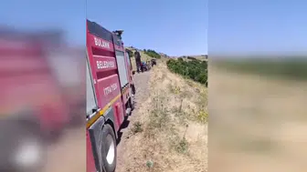 Devrilen traktörün römorkundaki 1 kişi öldü, 23 kişi yaralandı