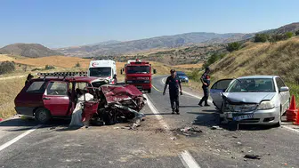 Kayseri'de iki otomobil kafa kafaya çarpıştı, 1 kişi öldü, 6 yaralı