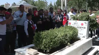 15 Temmuz kahramanı Ömer Halisdemir'in kabrinde dualar edildi