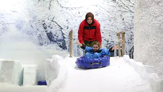 Kar Dünyası’na girenler yaz sıcağında kış mevsimini yaşıyor