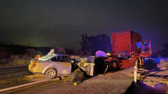 Adana'da otomobilin tıra çarptığı kazada 2 kişi öldü