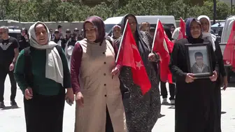 Vanlı aileler DEM Parti İl Başkanlığı önündeki eylemlerini sürdürdü