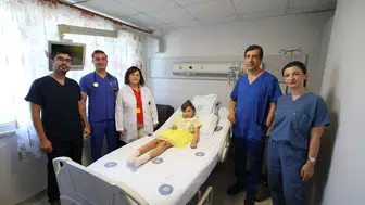 Kırgızistanlı çocuk Akdeniz Üniversitesi Hastanesi'nde sağlığına kavuştu