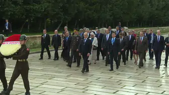 Türkiye'ye gelen NATO heyeti, Anıtkabir'i ziyaret etti