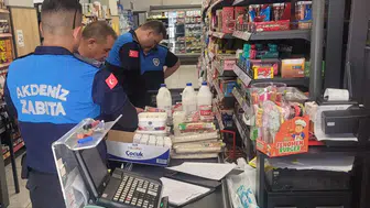 Şikayet üzerine denetlenen zincir markette tarihi geçmiş ürünler bulundu