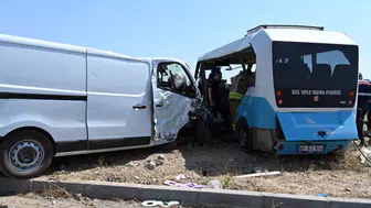 Manisa'da midibüsle panelvanın çarpıştı! 1 kişi öldü, 10 kişi yaralandı