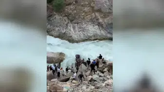 Balık tutarken Habur Çayı'na düşen kişi aranıyor