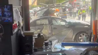 Ankara'da kontrolden çıkan EGO otobüsü iş yerine çarptı