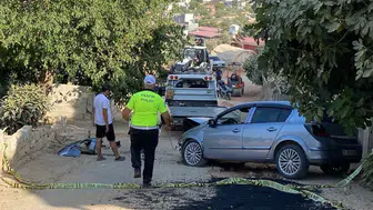 Hatay'da iş makinesine çarpan otomobilin sürücüsü hayatını kaybetti