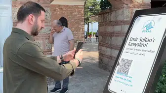 Emir Sultan Külliyesi'nin tarihi ve içindeki hat eserler dijital rehberde