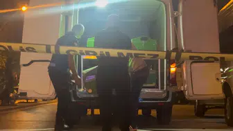 Park halindeki minibüse çarpan motosikletteki 2 kişi öldü