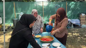 Pehlivan anneleri evlatlarını er meydanında da yalnız bırakmıyor