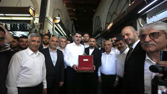 Bakan Kurum'a Kahramanmaraş'ta sembolik anahtar verildi