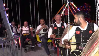 Davul zurna ekibinden, gondol ve salıncakta muhteşem performans