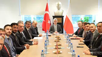 Bakan Bolat, Madrid'de Türk ve İspanyol iş dünyası temsilcilerine seslendi