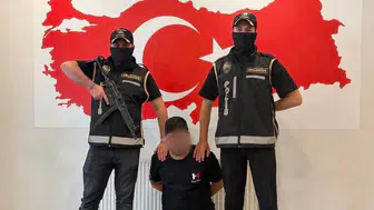 Aranan suç örgütü şüphelisi Bakü’de yakalandı, Türkiye’ye getirildi