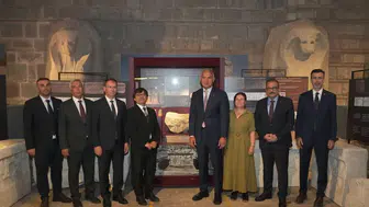 Bakan Ersoy, Hitit imparatorluğunun izlerini taşıyan sergiyi gezdi