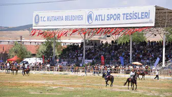Kütahya'da rahvan atlar, Türkiye Şampiyonası'na katılmak için yarıştı