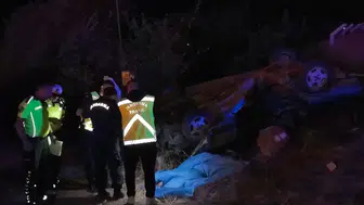 Şarampole devrilen otomobildeki 1 kişi hayatını kaybetti