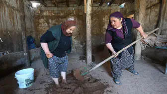 Killi toprak ve keçi kılıyla yapılan tandırlar kadın emeğiyle şekilleniyor