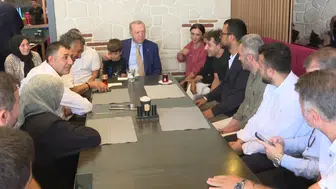Cumhurbaşkanı Erdoğan, Üsküdar'da esnafı ziyaret etti