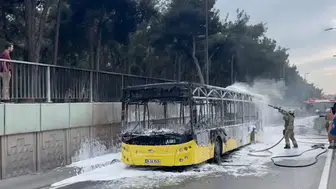 Bakırköy'de yanan İETT'ye bağlı otobüs kullanılamaz hale geldi